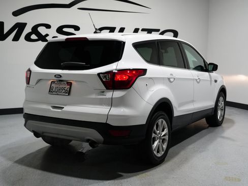 Used 2019 Ford Escape SE image 8