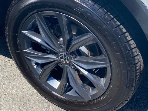 Certified 2023 Volkswagen Tiguan SE FWD image 20