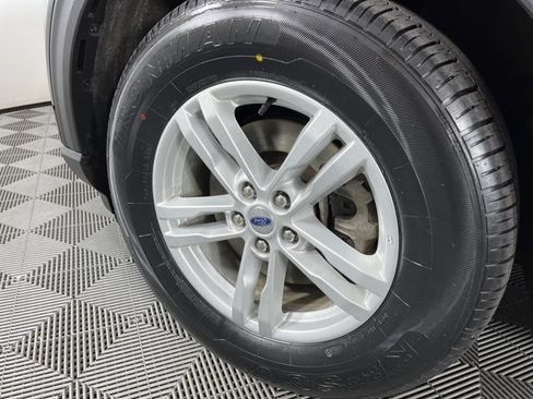 Used 2024 Ford Explorer XLT w/ Equipment Group 202A RWD image 10