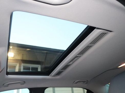 Used 2013 Mercedes-Benz E 350 Sedan image 35