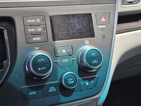 Used 2017 Toyota Sienna FWD image 20