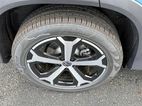 New 2026 Volkswagen Tiguan SE image 4