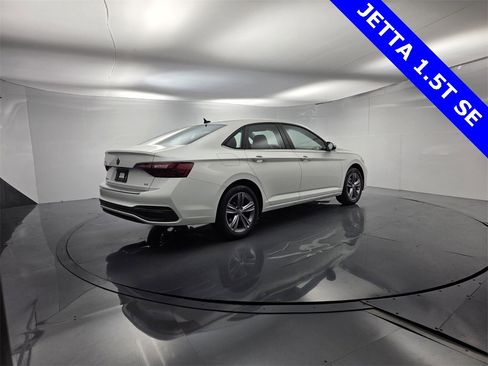 Used 2023 Volkswagen Jetta SE image 11