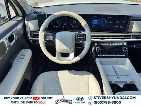 Used 2024 Hyundai Santa Fe SEL FWD image 2