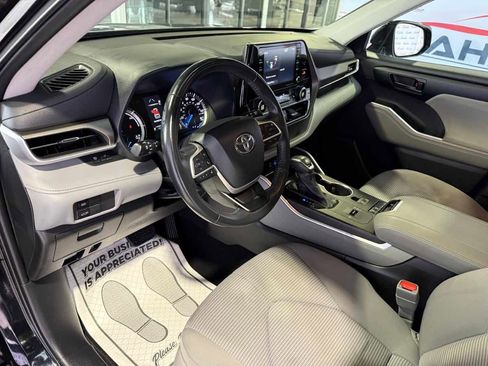 Used 2022 Toyota Highlander LE FWD image 33
