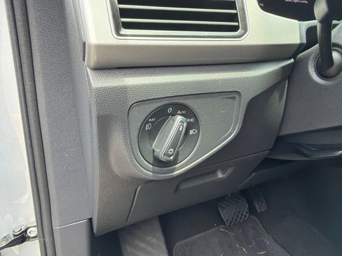 Used 2019 Volkswagen Atlas SEL FWD image 17