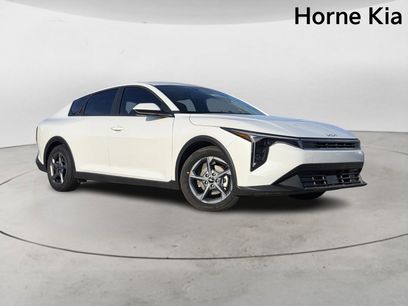 New 2025 Kia K4 LXS