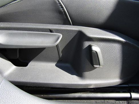 Used 2016 Volkswagen e-Golf SEL Premium w/ Driver Assistance Package image 33