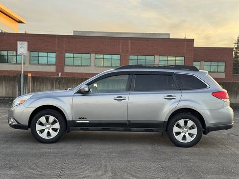 Used 2011 Subaru Outback 2.5i Premium w/ All-Weather Pkg image 2