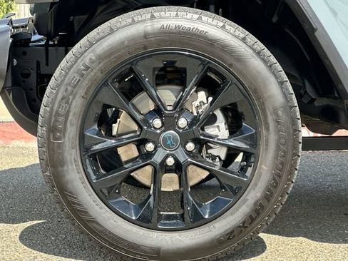 Used 2025 Jeep Wrangler Unlimited Sahara AWD/4WD image 32