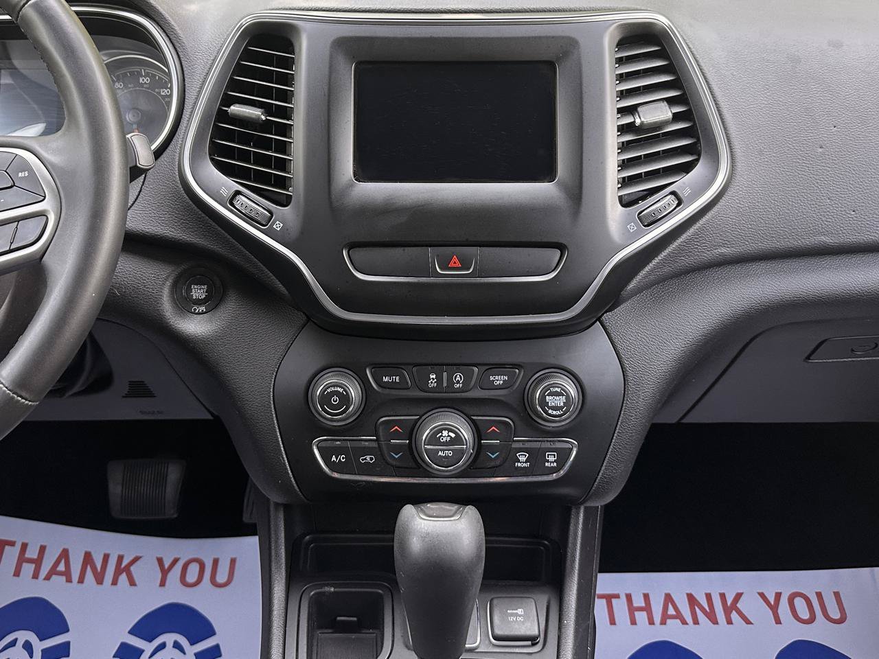 Used 2019 Jeep Cherokee Latitude Plus w/ Comfort/Convenience Group FWD image 17