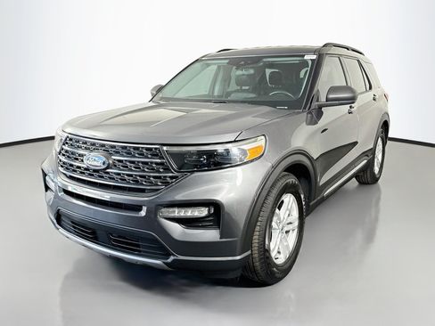 Used 2023 Ford Explorer XLT w/ Equipment Group 202A RWD image 4