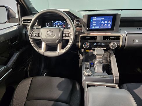 Certified 2025 Toyota Tacoma SR5 w/ SR5 Upgrade Package AWD/4WD image 9
