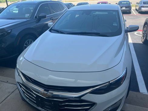 Used 2025 Chevrolet Malibu LT FWD image 2