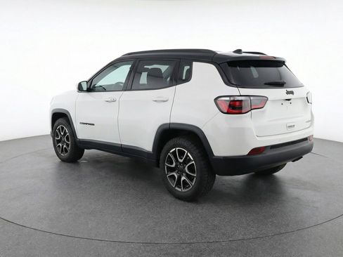 Used 2025 Jeep Compass Trailhawk AWD/4WD image 6