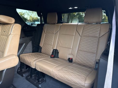 Used 2022 Cadillac Escalade Premium Luxury image 28