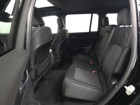 Used 2024 Jeep Grand Cherokee Laredo X w/ Luxury Tech Group I AWD/4WD image 5