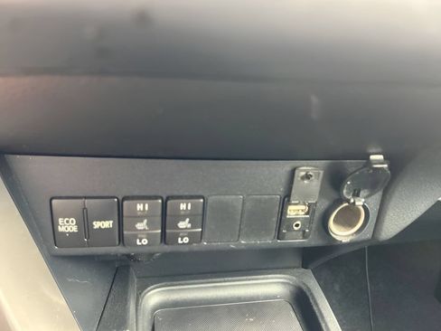 Used 2016 Toyota RAV4 Limited AWD/4WD image 28