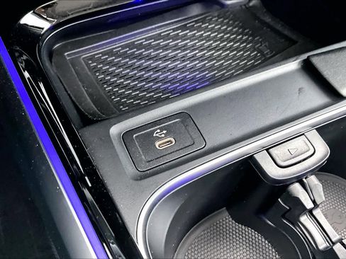 Used 2025 Mercedes-Benz GLB 250 4MATIC image 35