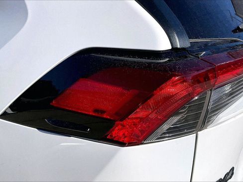 Used 2019 Toyota RAV4 LE image 30