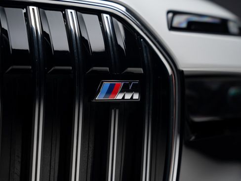 Used 2024 BMW i7 M70 AWD/4WD image 14