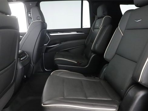 Used 2025 Cadillac Escalade ESV Sport image 28