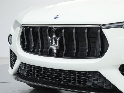 Certified 2022 Maserati Levante Modena image 10