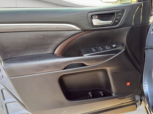 Used 2019 Toyota Highlander Limited image 24