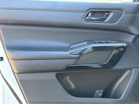 Certified 2024 Nissan Pathfinder SV FWD image 17
