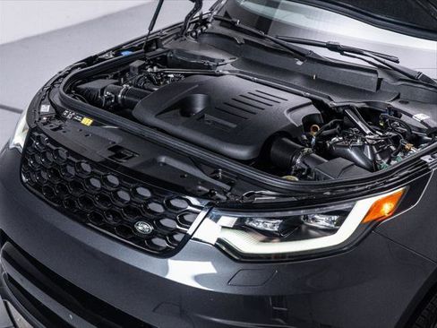 New 2025 Land Rover Discovery Dynamic SE image 19