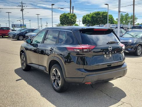 Used 2025 Nissan Rogue SV FWD image 3