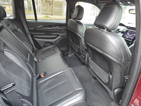 Used 2024 Jeep Grand Cherokee Altitude image 16