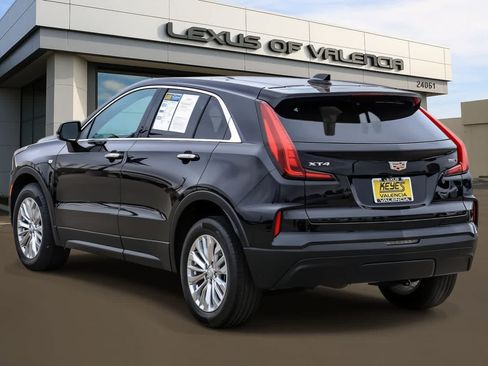 Used 2024 Cadillac XT4 Luxury w/ Cold Weather Package FWD image 2