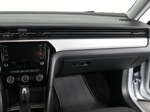 Certified 2021 Volkswagen Passat 2.0T S image 14