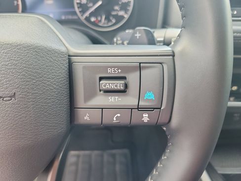 Used 2025 Nissan Rogue SV FWD image 20