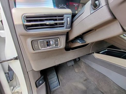 Used 2021 Lincoln Corsair FWD w/ Convenience Package image 32