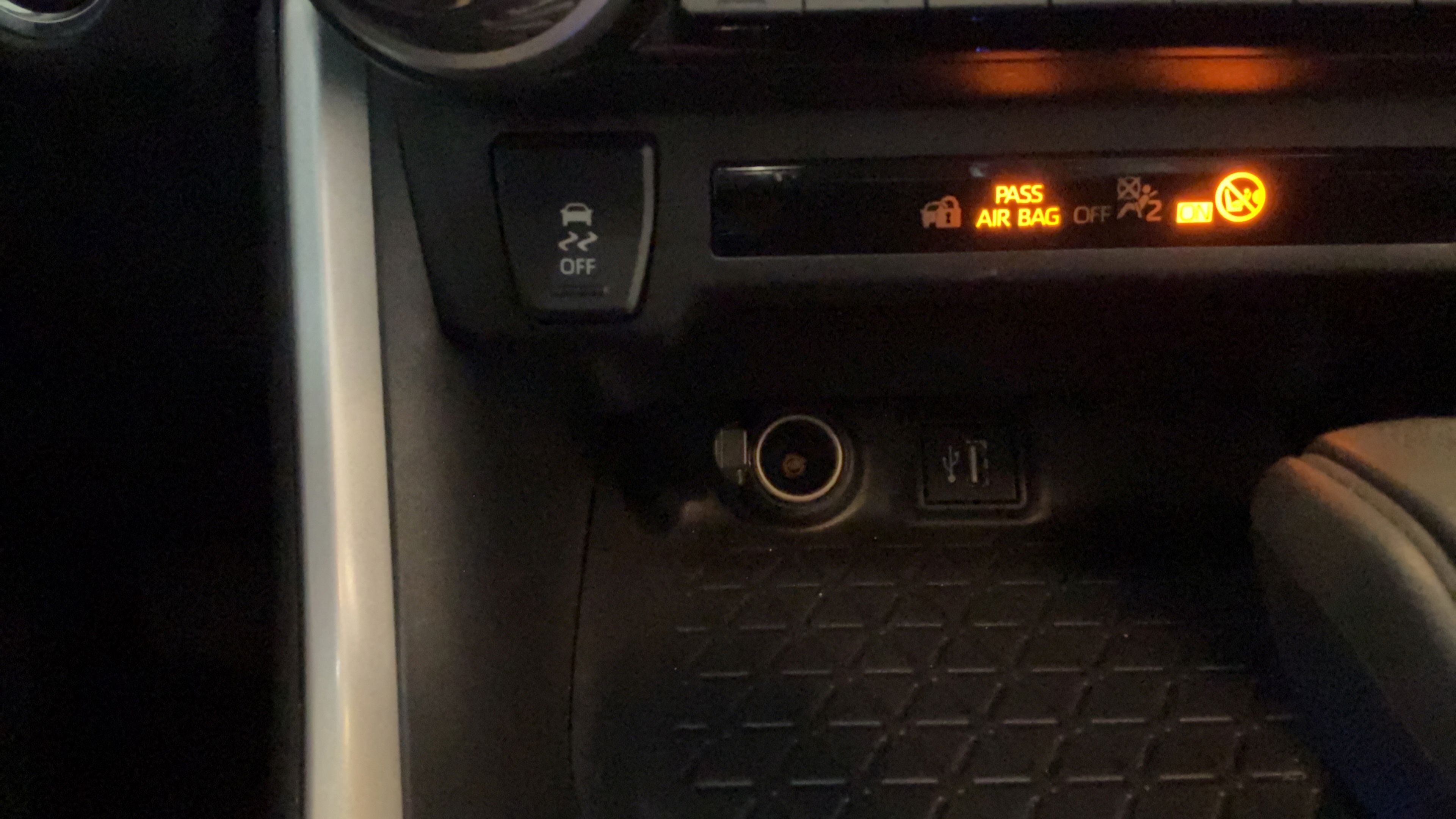 Certified 2025 Toyota RAV4 XLE AWD/4WD image 45
