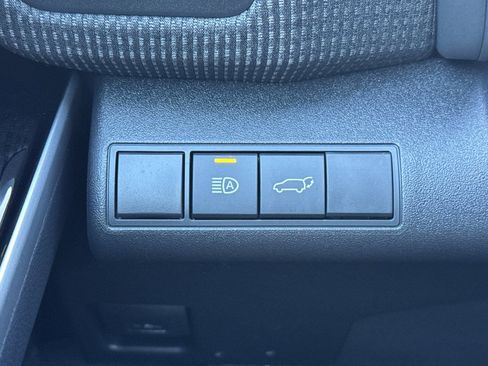 Certified 2025 Toyota bZ4X FWD image 33