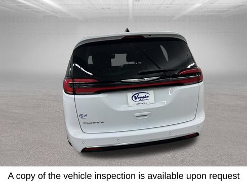 Used 2024 Chrysler Pacifica Touring-L FWD image 12