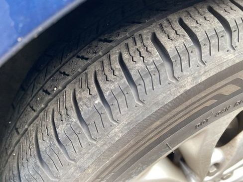 Used 2019 Chevrolet Cruze LT w/ Convenience Package image 6