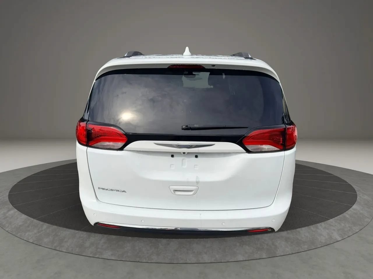Used 2017 Chrysler Pacifica Touring-L Plus FWD image 5