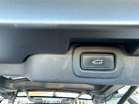 Used 2023 Land Rover Discovery S R-Dynamic image 29