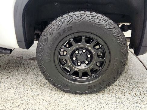 Used 2024 GMC Sierra 1500 AT4X w/ AT4X AEV Edition image 9