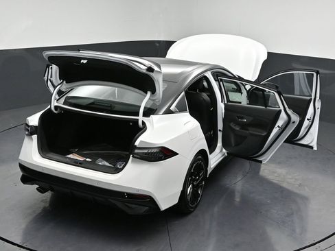 New 2026 Nissan Sentra SR w/ SR Premium Package image 34