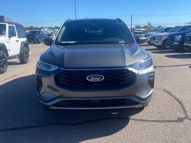 Used 2024 Ford Escape ST-Line w/ Tech Pack #1 AWD/4WD image 2