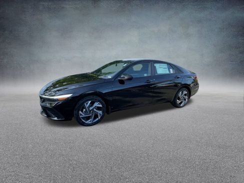 Used 2025 Hyundai Elantra Sport image 10