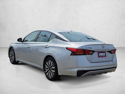 Used 2024 Nissan Altima 2.5 SV image 8