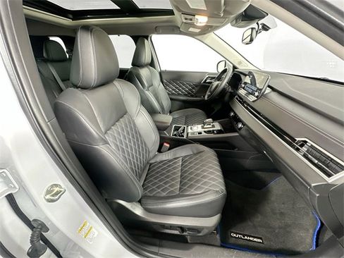 Used 2023 Mitsubishi Outlander SEL image 30