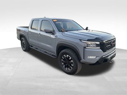 Used 2022 Nissan Frontier PRO-4X image 2