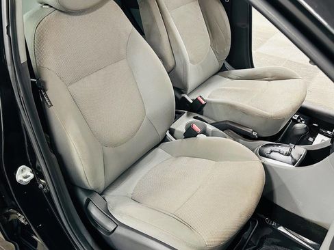 Used 2013 Hyundai Accent GS FWD image 16